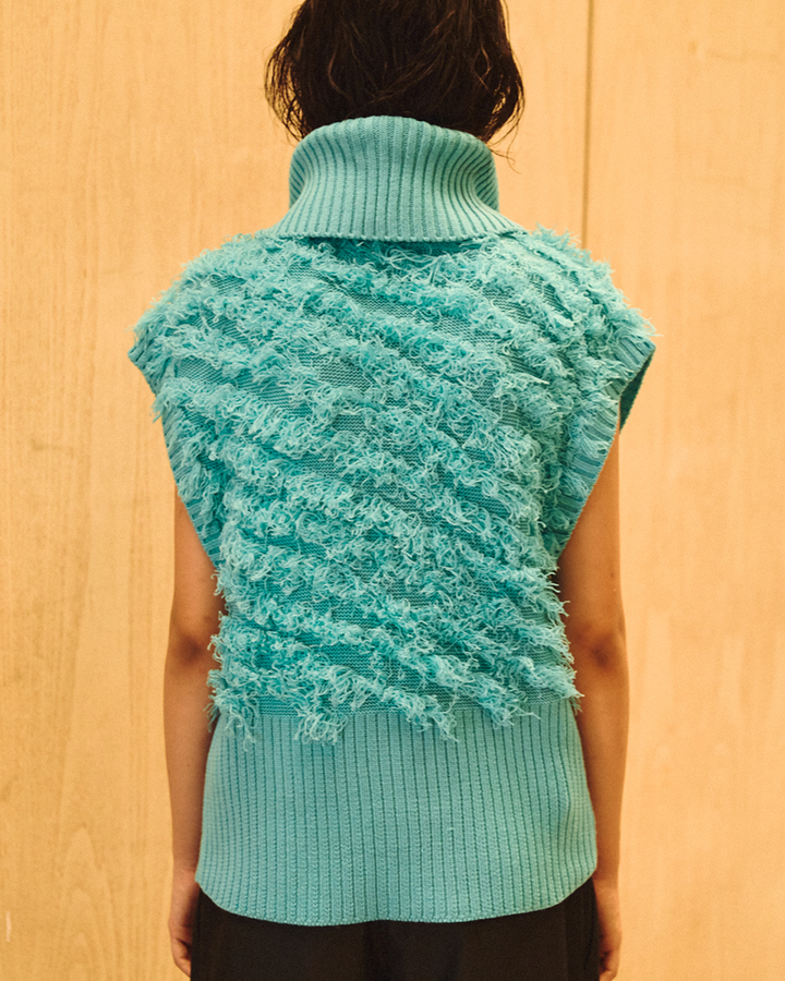 GH TEXTURED TURTLE NECK KNITTED TANK