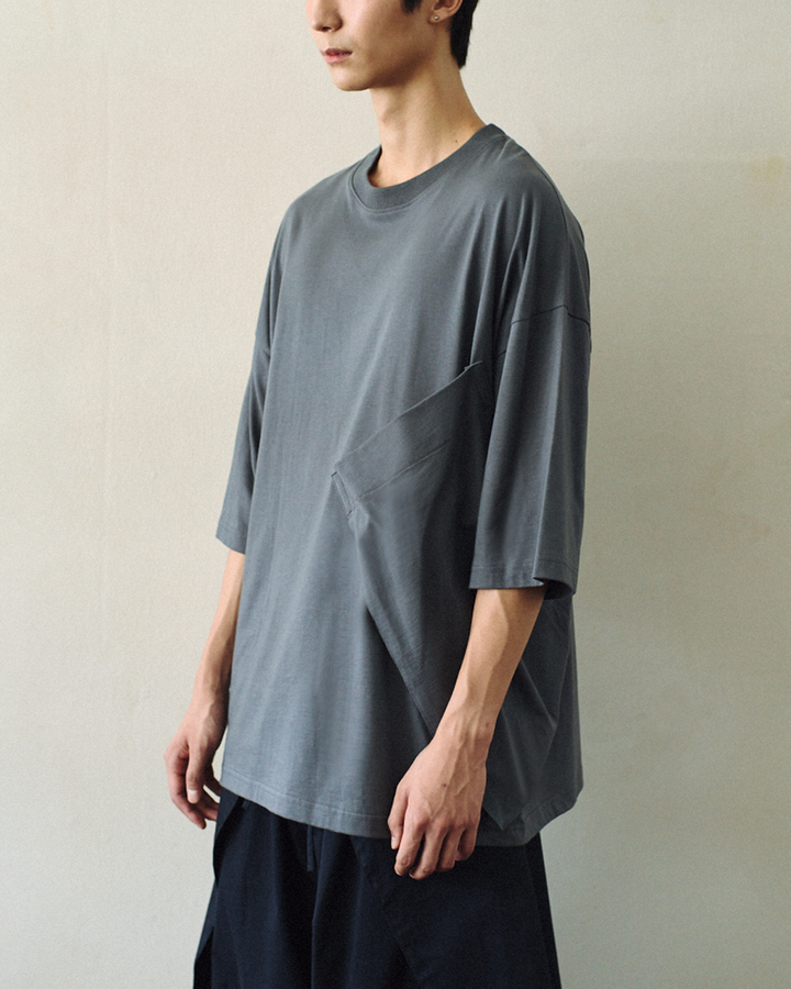 GH SLANT OVERSIZED POCKET T SHIRT